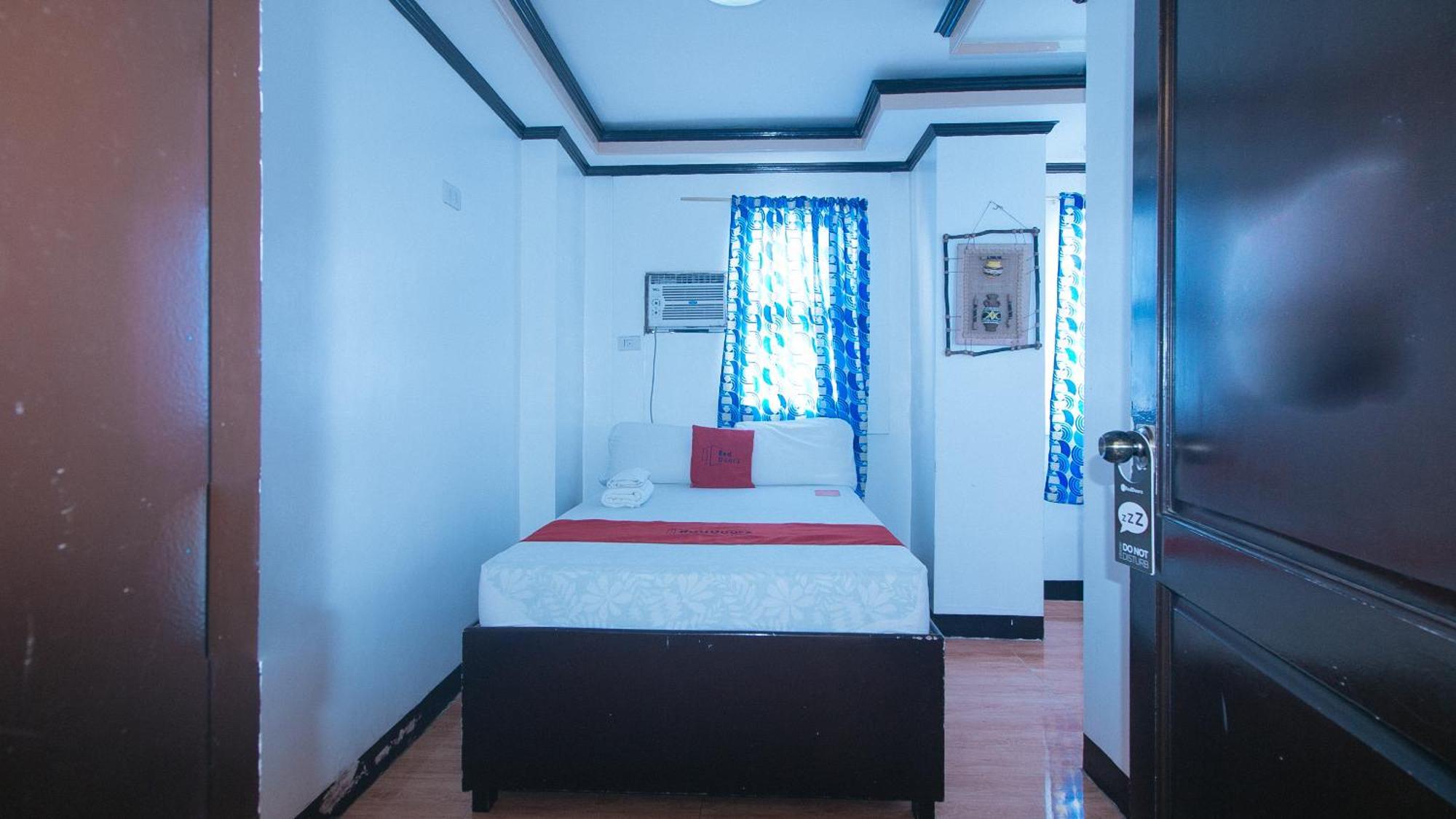 RedDoorz @ Real Street Tacloban Hotel Buitenkant foto