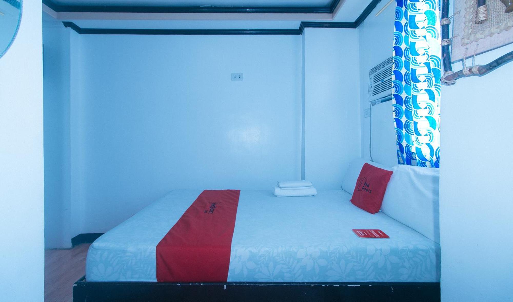 RedDoorz @ Real Street Tacloban Hotel Buitenkant foto